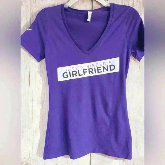 Justin Bieber Concert T-Shirt Girlfriend V-Neck Purple Logo Print Autograph M - Picture 1 of 6